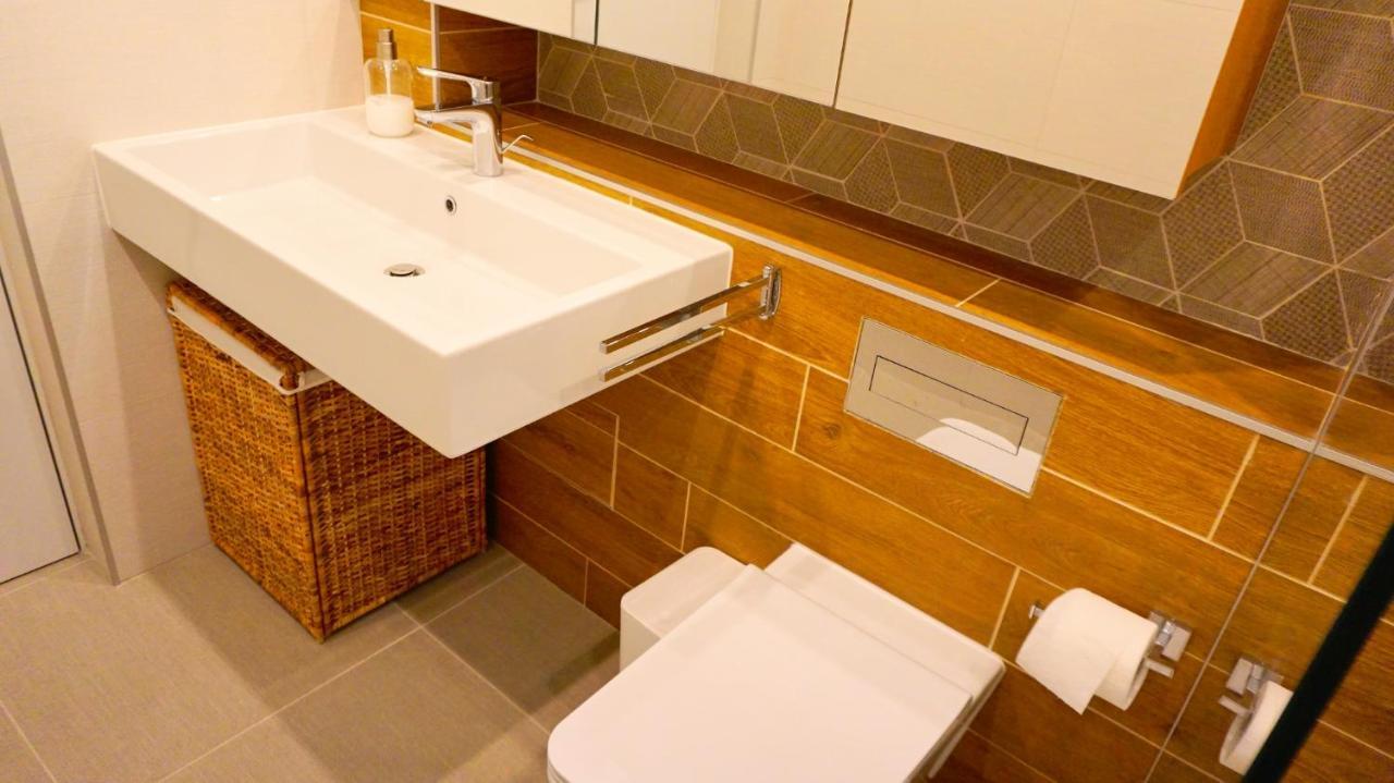 Апартамент Жасмин С Частен Гараж - Jasmin Apartment With Private Garage Várna Kültér fotó